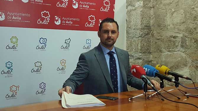 Jos&eacute; Ram&oacute;n Budi&ntilde;o en rueda de prensa.