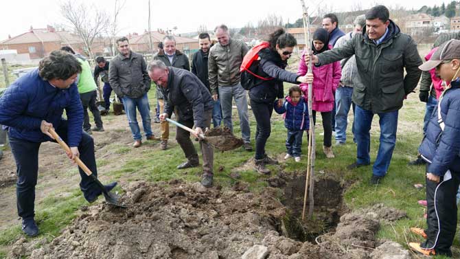 Imagen de archivo del presidente de la Diputación en un Día del Árbol.