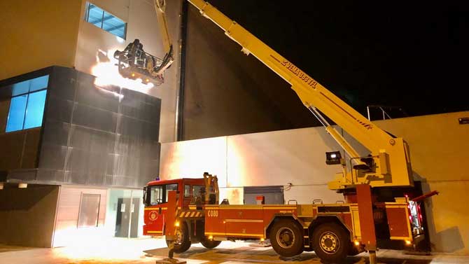 Intervenci&oacute;n de los bomberos en el CUM Carlos Sastre.