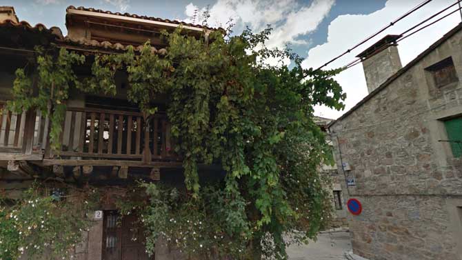 Detalle de una calle de Piedralaves.