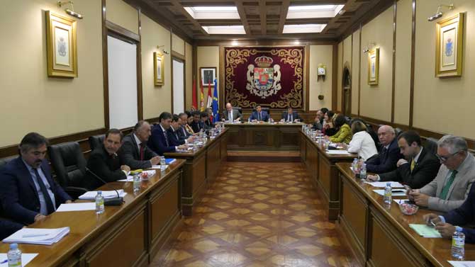 Imagen de archivo del pleno de la Diputación.