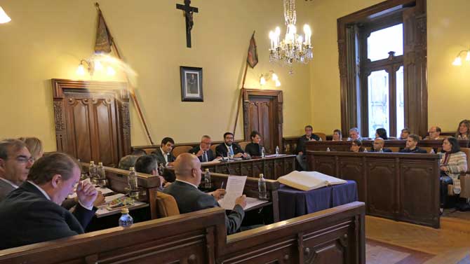 Pleno municipal en noviembre.