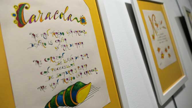 Exposici&oacute;n de Mar&iacute;a &Aacute;ngeles Briso-Montiano en la Biblioteca P&uacute;blica.