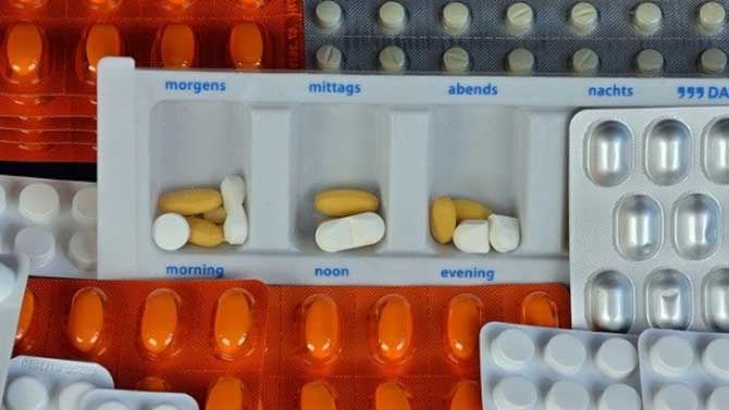 Medicamentos en una farmacia.