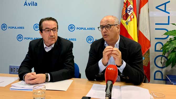 Vidal Galicia y M.A,García Nieto, procuradores del PP.