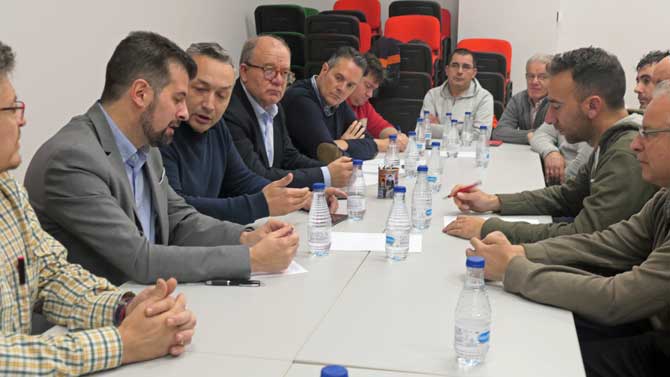 Reunión de Tudanca sobre las auxiliares de Nissan,