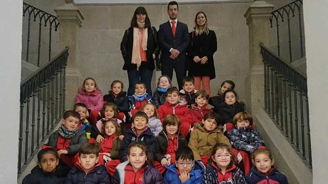 Alumnos del Diocesano en el Ayuntamiento de &Aacute;vila.