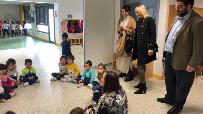 El alcalde en los talleres de animaci&oacute;n infantil de invierno.