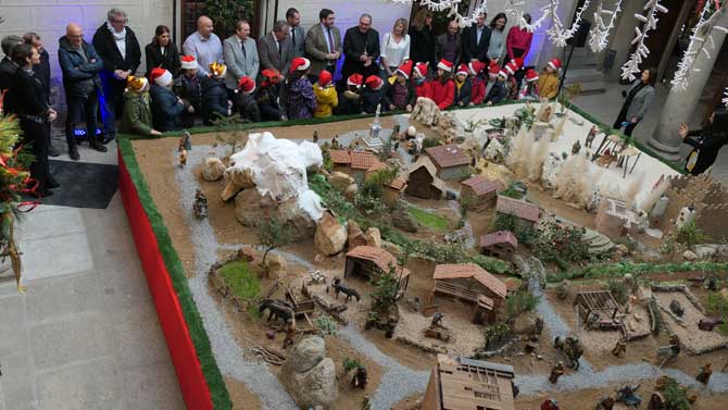 Bel&eacute;n municipal en el Palacio de Superunda.