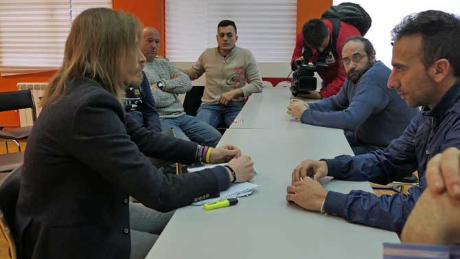 Pablo Fernández con representantes de las empresas auxiliares de Nissan.