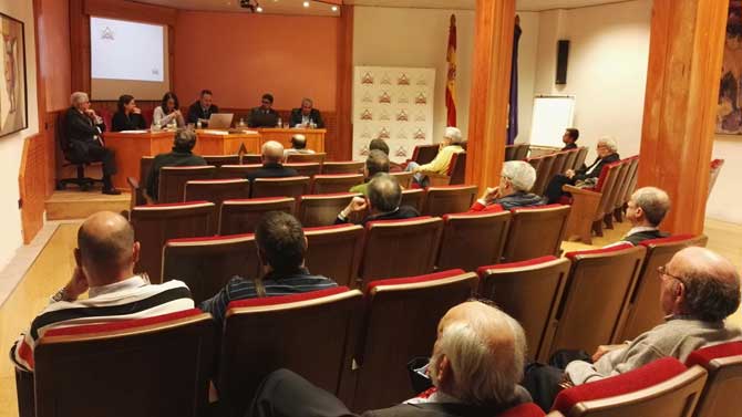 Junta General del Colegio de Aparejadores y Arquitectos T&eacute;cnicos de &Aacute;vila.
