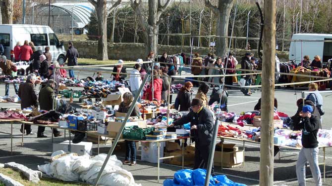 Mercadillo junto a la plaza de toros.