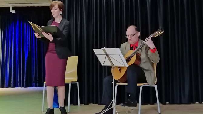 Dúo Quima en la entrega de premios del certamen de microrrelatos de Ávila Abierta.