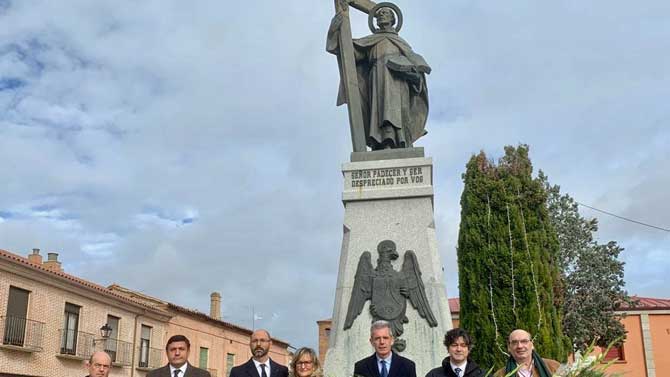 Ofrenda floral a San Juan de la Cruz.