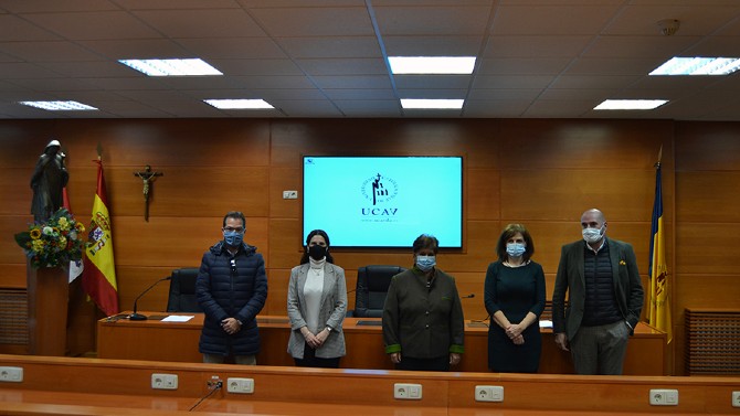 Firma del convenio entre la UCAV y el Colegio de Abogados de Ávila.