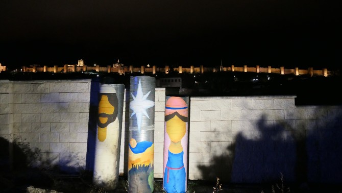 'Mundo Belén' al aire libre y con la muralla al fondo.