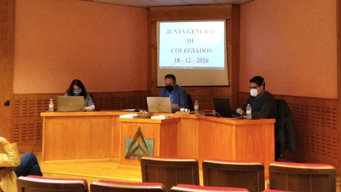 Junta General del Colegio de Aparejadores y Arquitectos Técnicos de Ávila.