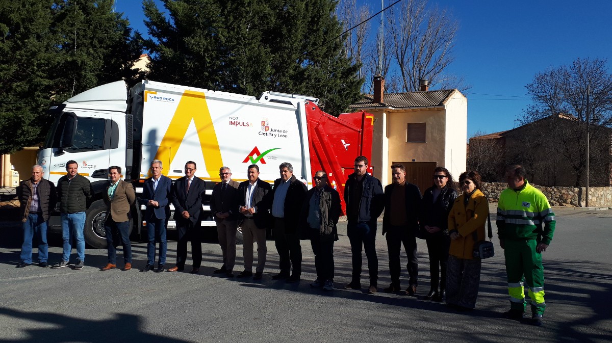 Presentación del nuevo camión de la Mancomunidad Valle Amblés.