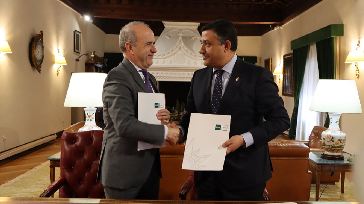 Rector de la UNED, Ricardo Mairal, y el presidente de la Diputación Provincial, Carlos García.