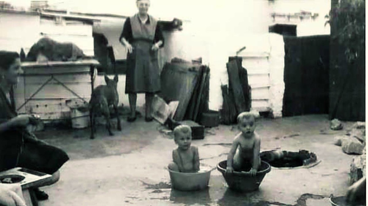 Baño en el patio de casa.