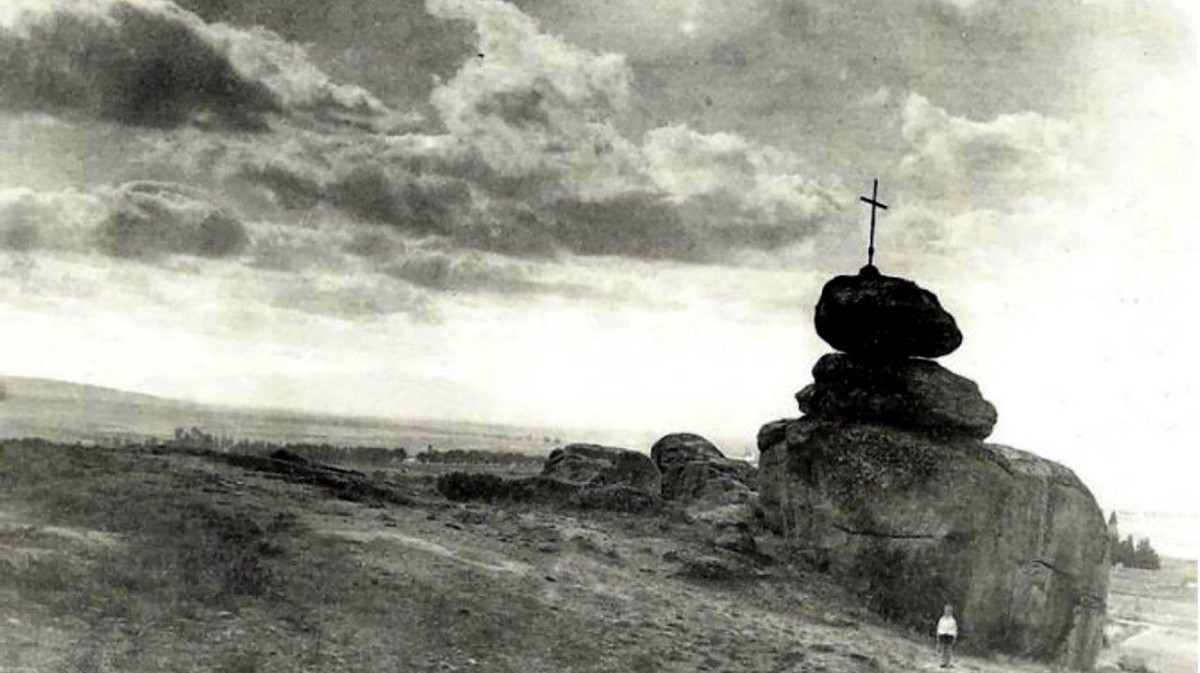 Cruz del Diablo o Canto del Canónigo en las Peñas de san Roque, 1934.