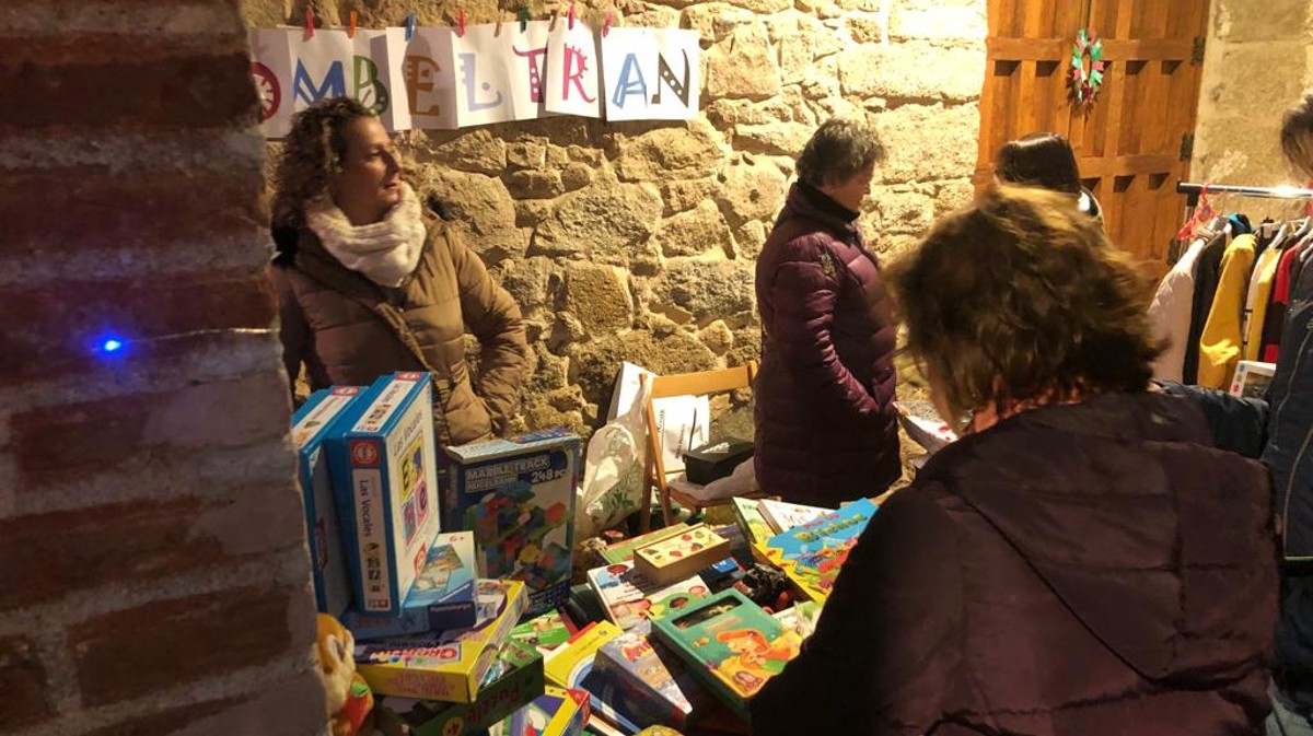 Mercadillo de Navidad en Mombeltr&aacute;n.