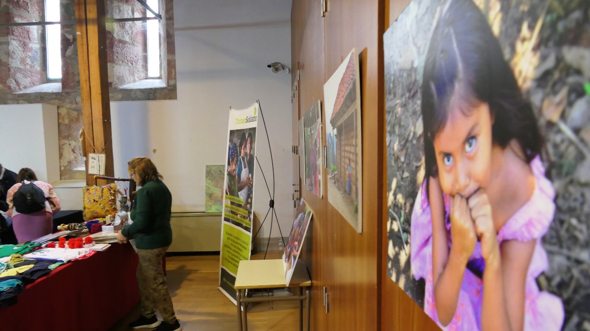 Mercado solidario de Ávila de las organizaciones no gubernamentales para el desarrollo.