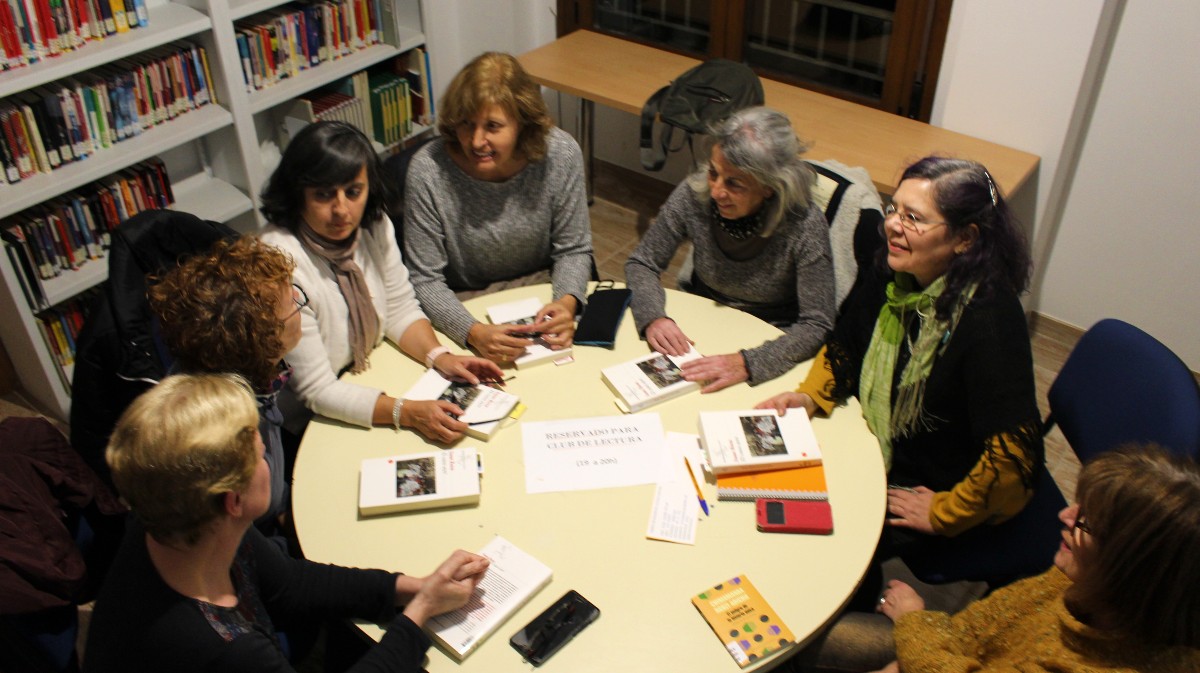 Reunón del club de lectura de El Arenal.