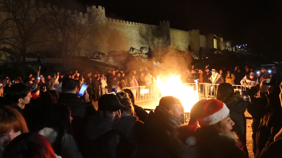 Quema de monigotes sudamericana celebrada en Ávila.