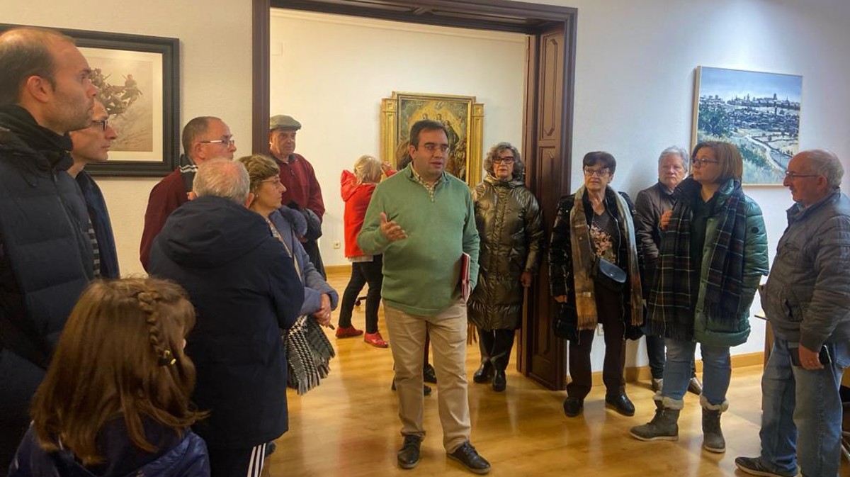 Recorrido por el Ayuntamiento de Ávila para conmemorar la Constitución.