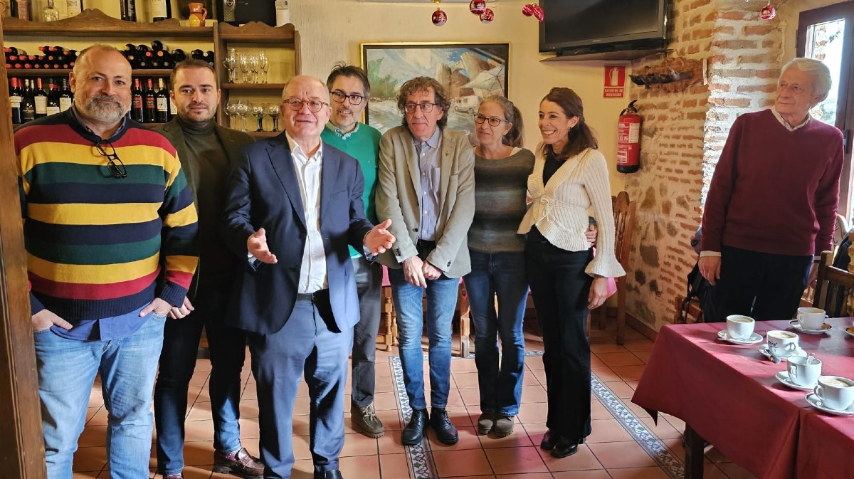Representantes del PSOE en un encuentro con los periodistas.