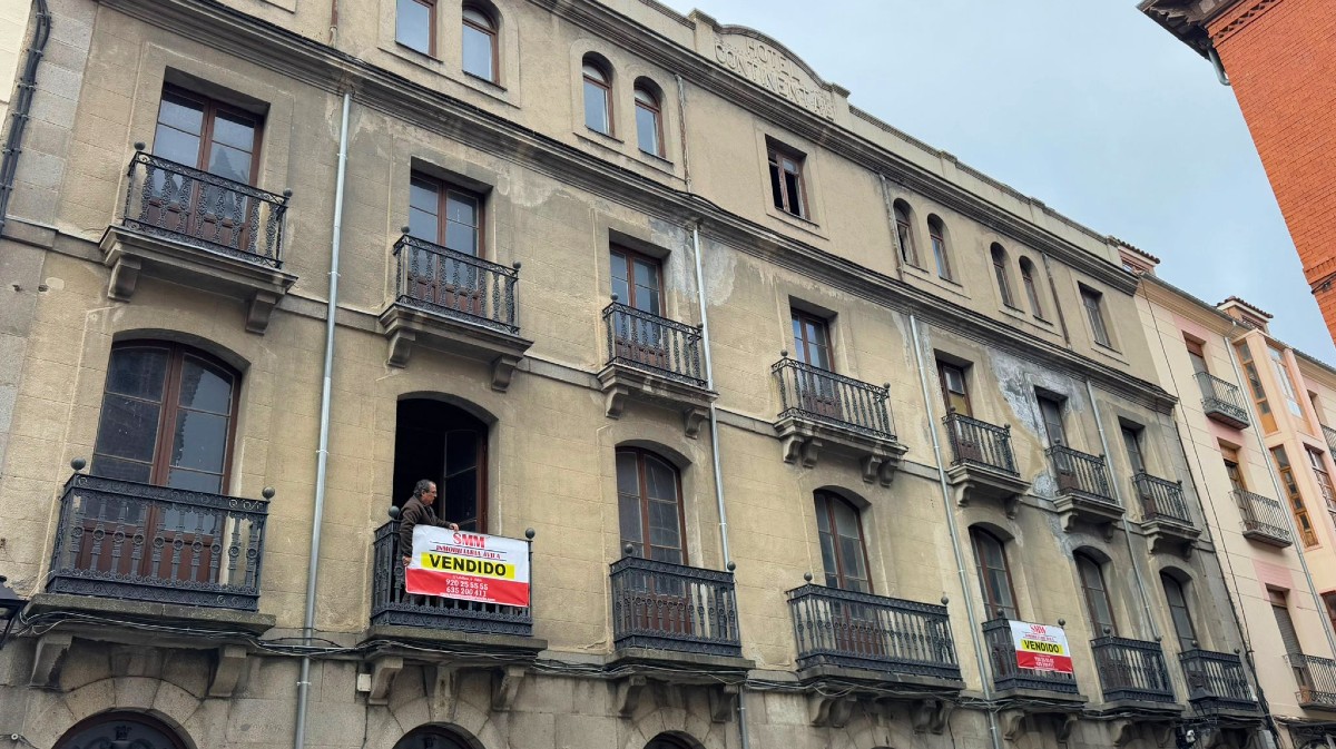 Coilocan los carteles de "vendido" en el Hotel Continental el jueves por la mañana.