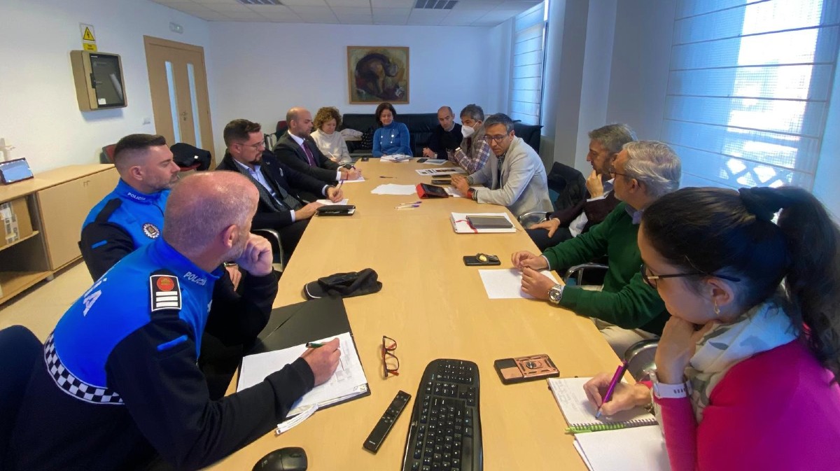 Presentación del nuevo servicio de limpieza a las asociones de empresarios de los polígonos.