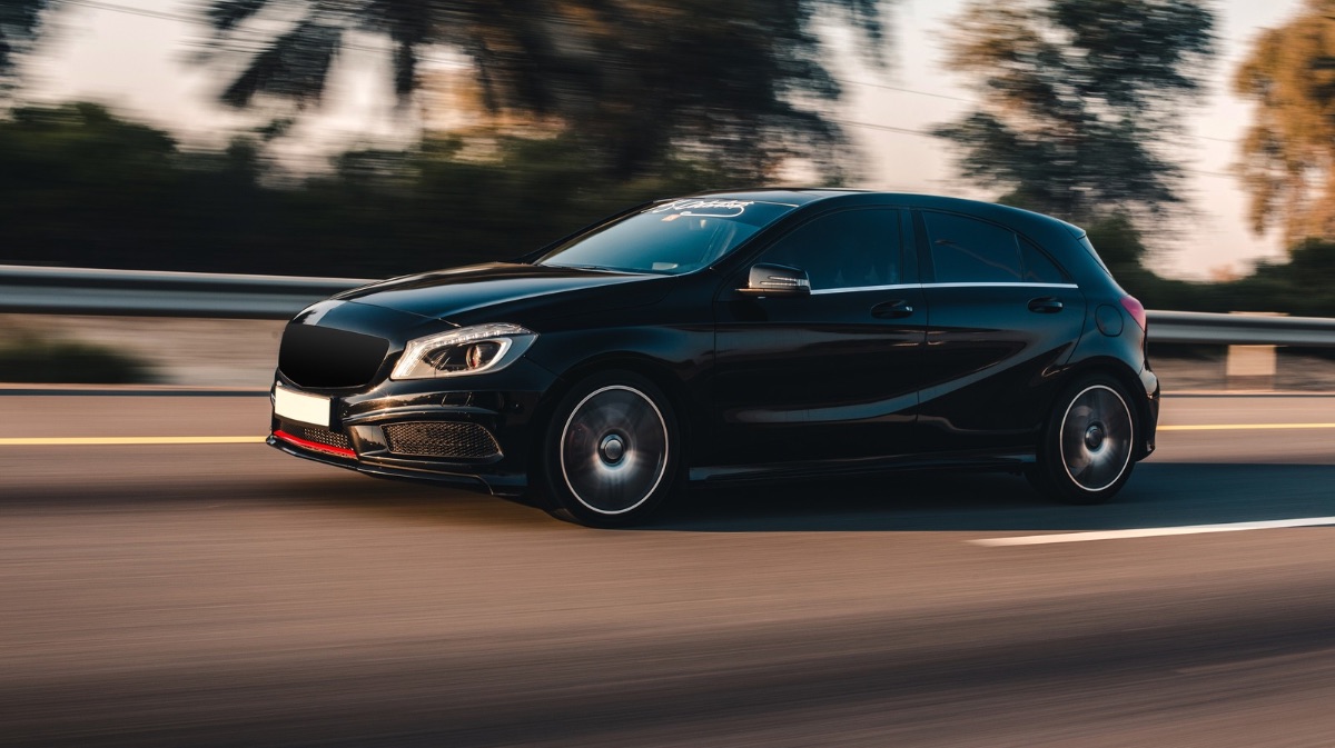 Imagen de archivo de un coche circulando