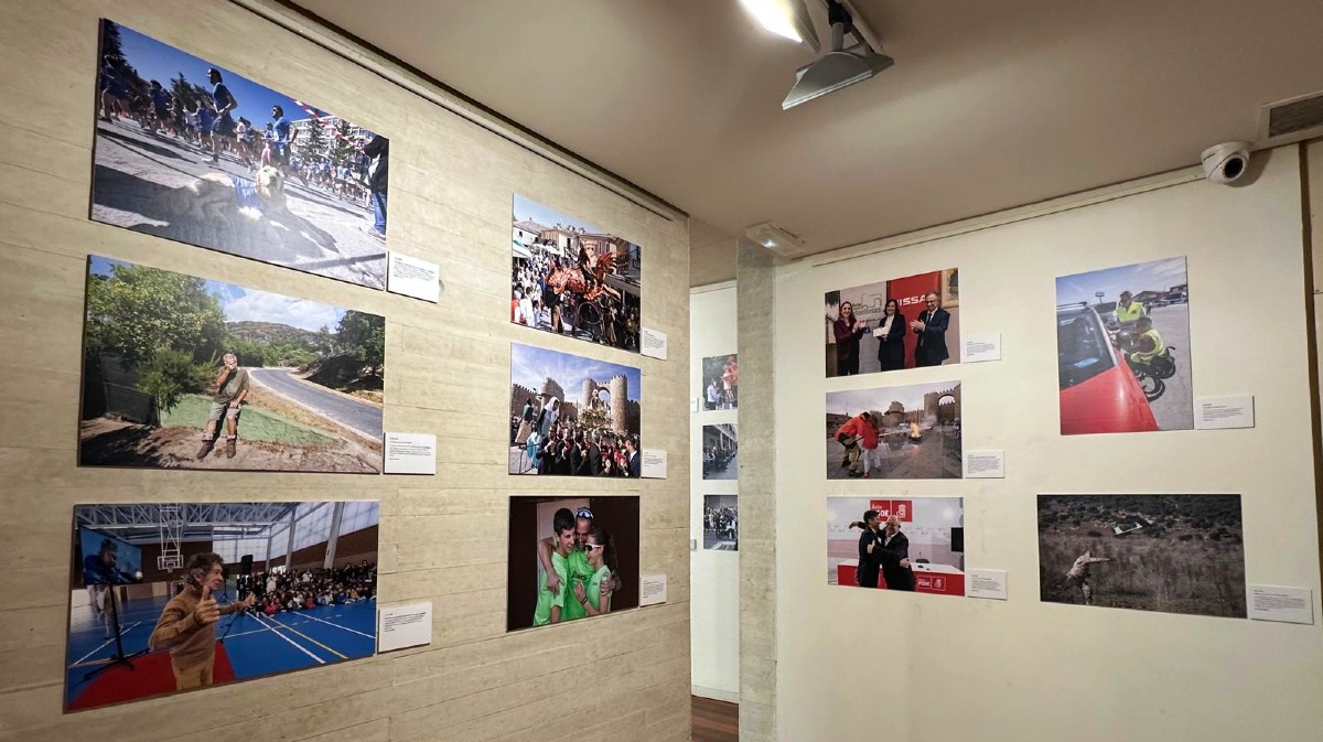 Exposici&oacute;n &lsquo;Cr&oacute;nica Gr&aacute;fica 2025&rsquo; en el palacio Los Serrano.