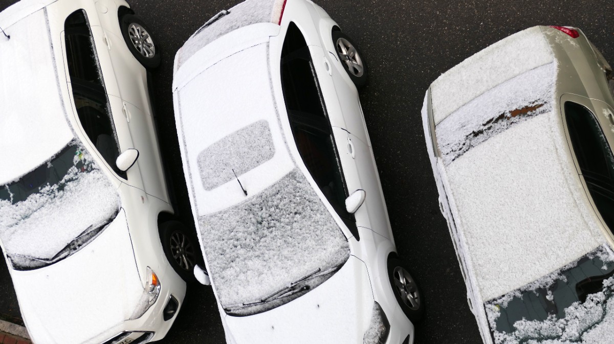 Nieve en &Aacute;vila en la ma&ntilde;ana del domingo.