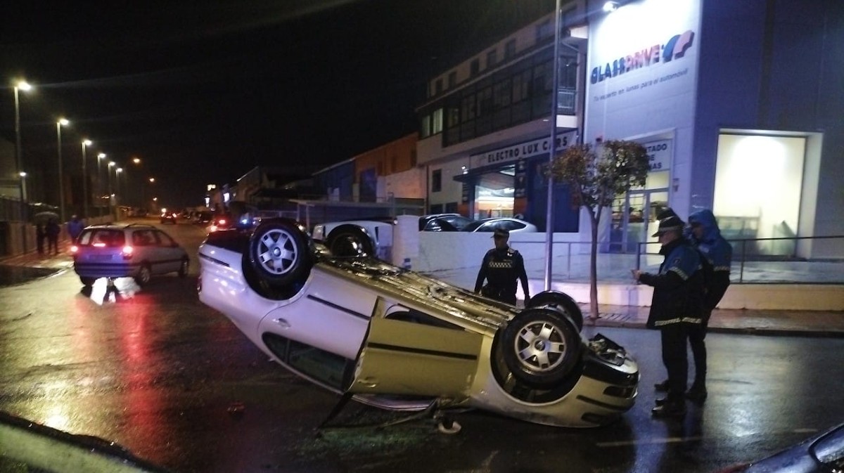 Tres vehículos implicados en un accidente en el polígono de Las Hervencias.