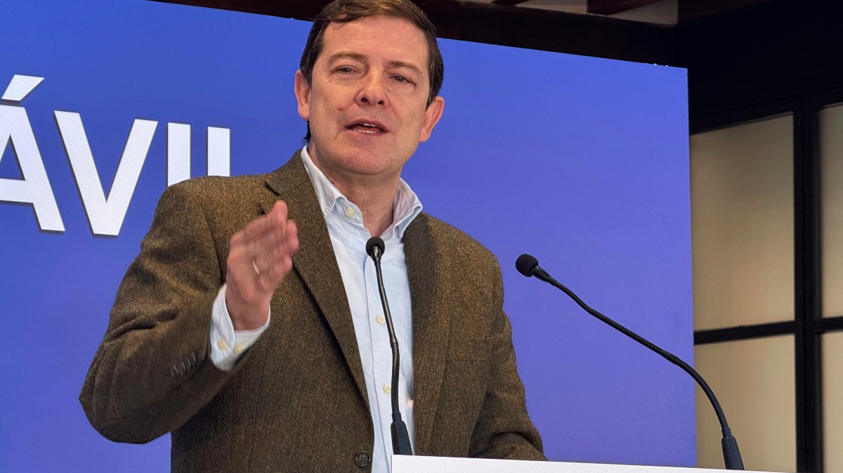 Fernández Mañueco en la comida de Navidad del PP de Ávila.