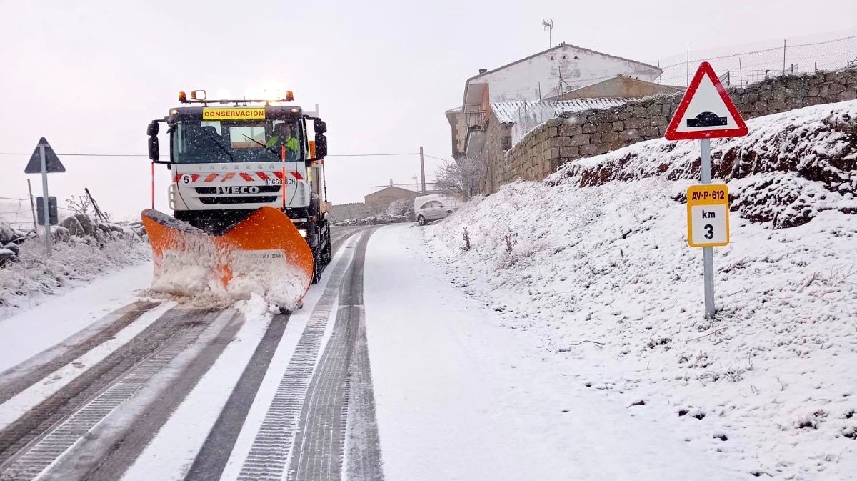Carretera AV-P-612 de acceso a Sanchorreja. este domingo.