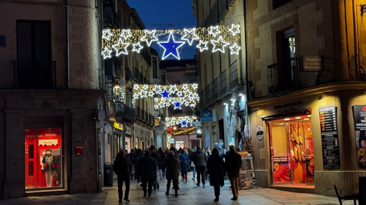 Gente paseando por el centro de la capital