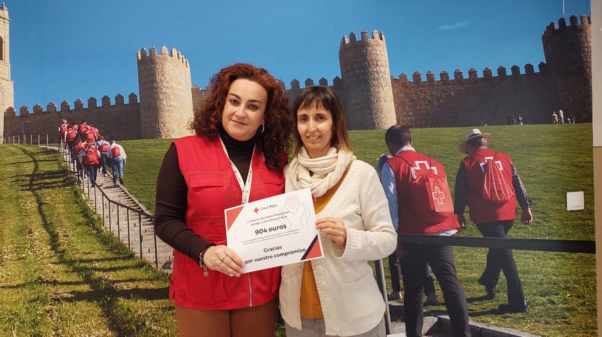Entrega a Cruz Roja de la recaudaci&oacute;n de los conciertos solidarios de Musicamos.