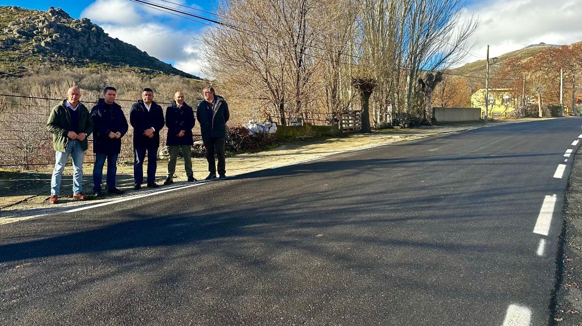 Mjeora del acceso a Navandrinal, en la carretera AV-P-413.