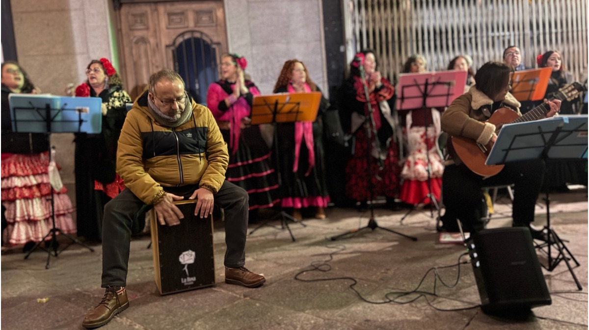 Coro Rociero Nuestra Se&ntilde;ora de Sonsoles en la plaza Santa Teresa