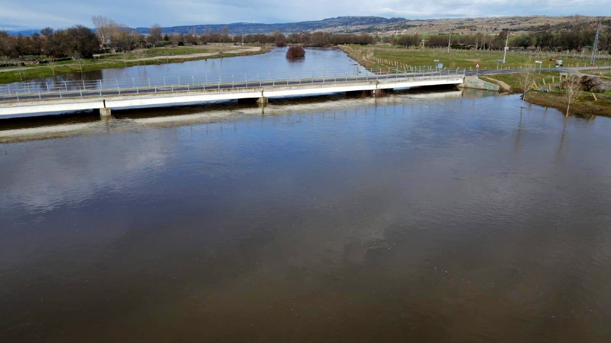 El r&iacute;o Adaja a su paso por El Fresno, en marzo.