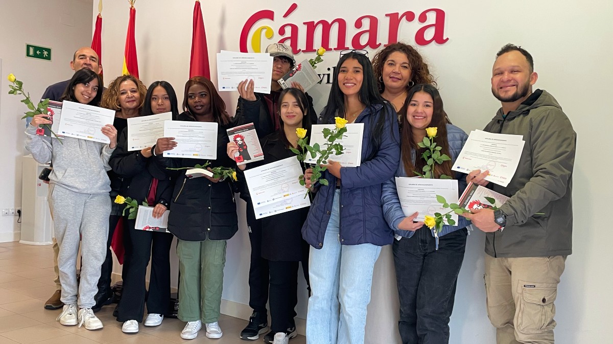 Entrega de diplomas en la C&aacute;mara de Comerio de &Aacute;vila.