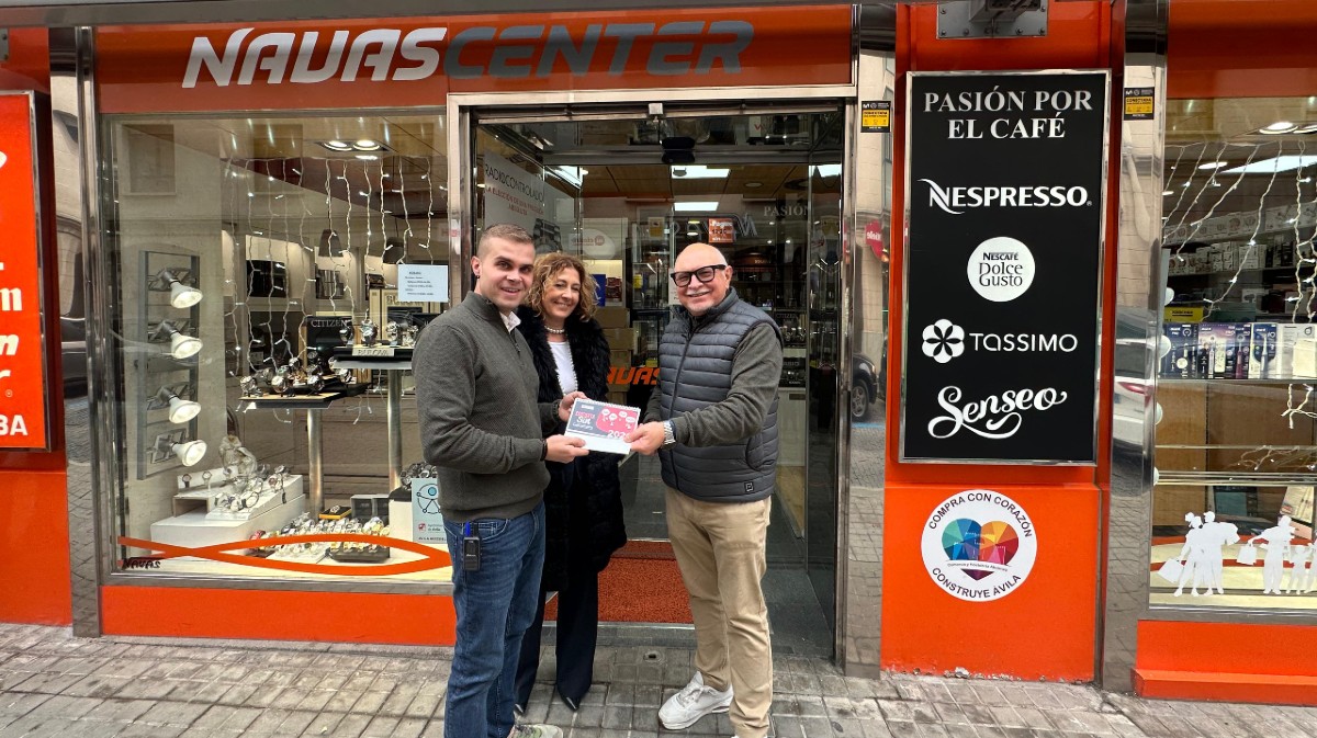 Una t&eacute;cnica del programa de Cruz Roja en un establecimiento participante.