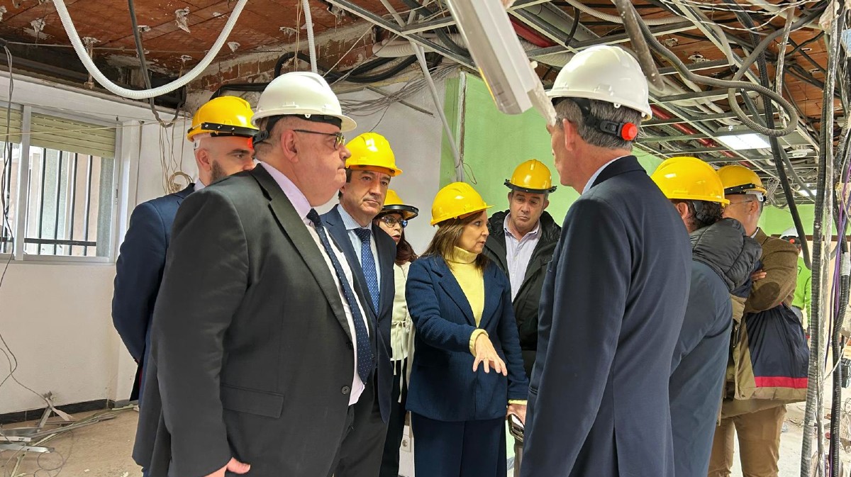 El consejero de Sanidad en el Centro de Saiud de Ar&eacute;valo.