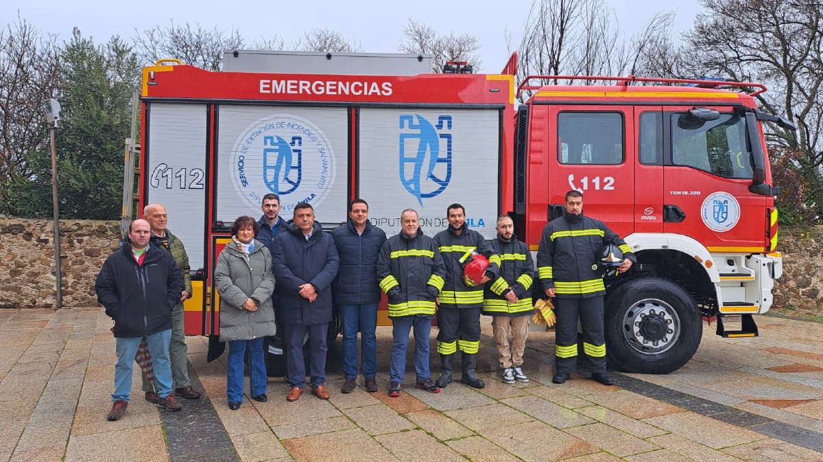 Entrega de un camión de bomberos a Protección Civil de El Barco de Ávila.
