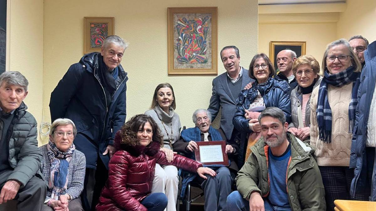 Homenaje a vecinos centenarios de Ar&eacute;valo.