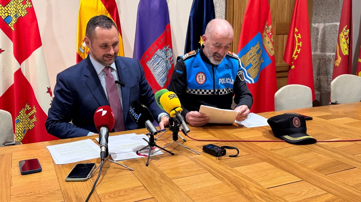 Jos&eacute; Ram&oacute;n Budi&ntilde;o y Carlos Blanco exponen los datos obtenidos del Observatorio